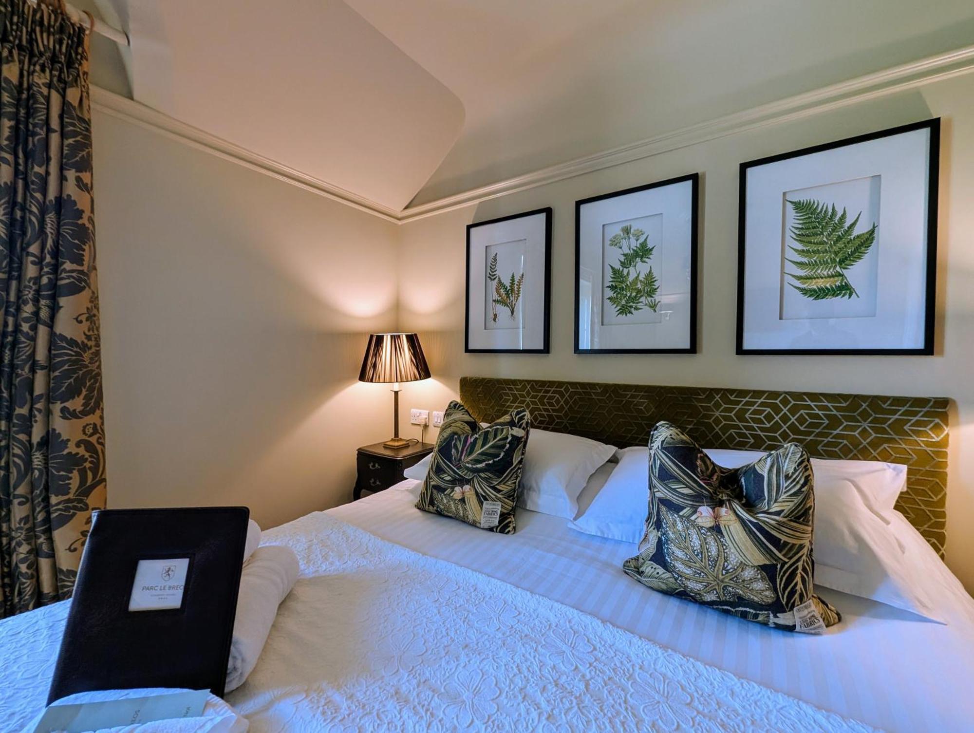 Parc-Le-Breos House Bed & Breakfast Penclawdd Room photo